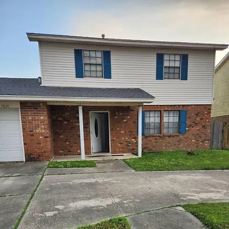 Orleans House With Pool & Parking, Peaceful Block Villa
